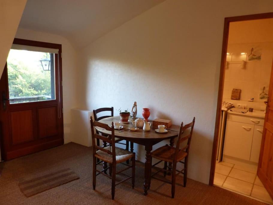 Studio Dans Une Chaumiere De Caractere Baud Luaran gambar
